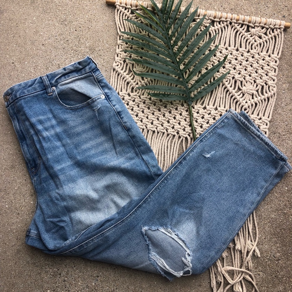 New American Eagle Distressed High Rise Jeans Size 20 - Curvy Mom Jean